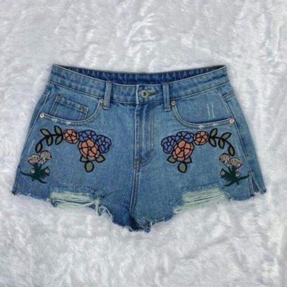 NWT DANCE & MARVEL High Waisted Shorts‎ Cutoff Floral Embroidery M